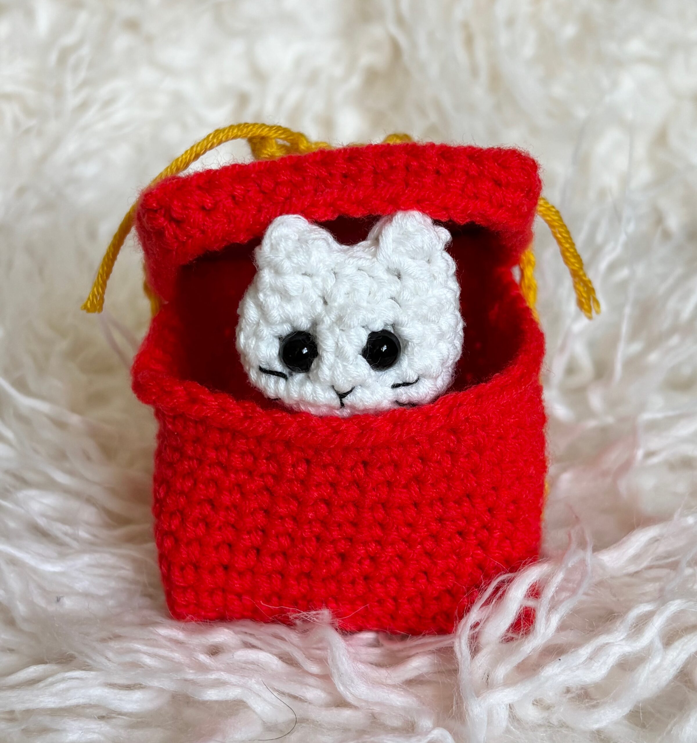 Peekaboo Cat in a Present – Easy Amigurumi Crochet Pattern